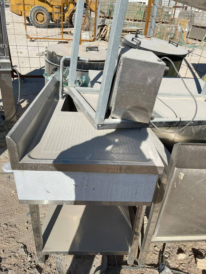 🔹 للبيع – استعمال قليل جداً وبسعر مناسب 🔹

يتوفر لدينا:
 • عدد (2) تنور دجاج يصلح أيضاً لتنور مندي – مبطن من الداخل بحجر أحمر حراري.
 • عدد (1) فرن غاز عملي بحالة جيدة.
 • عدد (1) حوض سنك ستيل.
 • عدد (1) حوض كبير ستيل.

📍الحالة: نظيفة جداً واستعمال خفيف
💰السعر: مناسب وقابل للتفاوض للجادين

📞 للاستفسار والتواصل واتساب فقط:
***********
