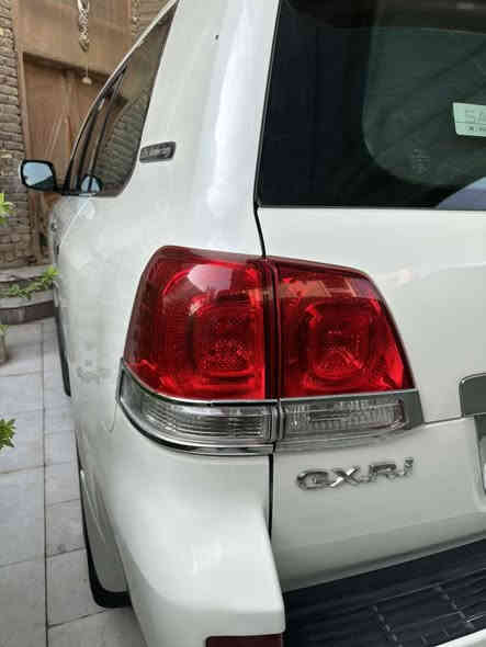 لاندكروز موديل 2011 (شركة ساز )
سياره فول مواصفات 
بصمة شاشة تاب لكزز سلايت روف تبريد 3 قطع 
دفع رباعي شاشة خليفه بلازما
ماشية 66 الف 
وبعد بيه مواصفات اخرى 

سياره مكفوله كفالة عامة رقم بغداد بأسمي 
حدادية كير مكينه على البلاد ياباني أصل 

اخوان كل المواصفات بالسياره ذكرتهن بالنشر 

السعر خاص وهذا رقمي ***********

ولحد يكلي شبيه ما بيه
