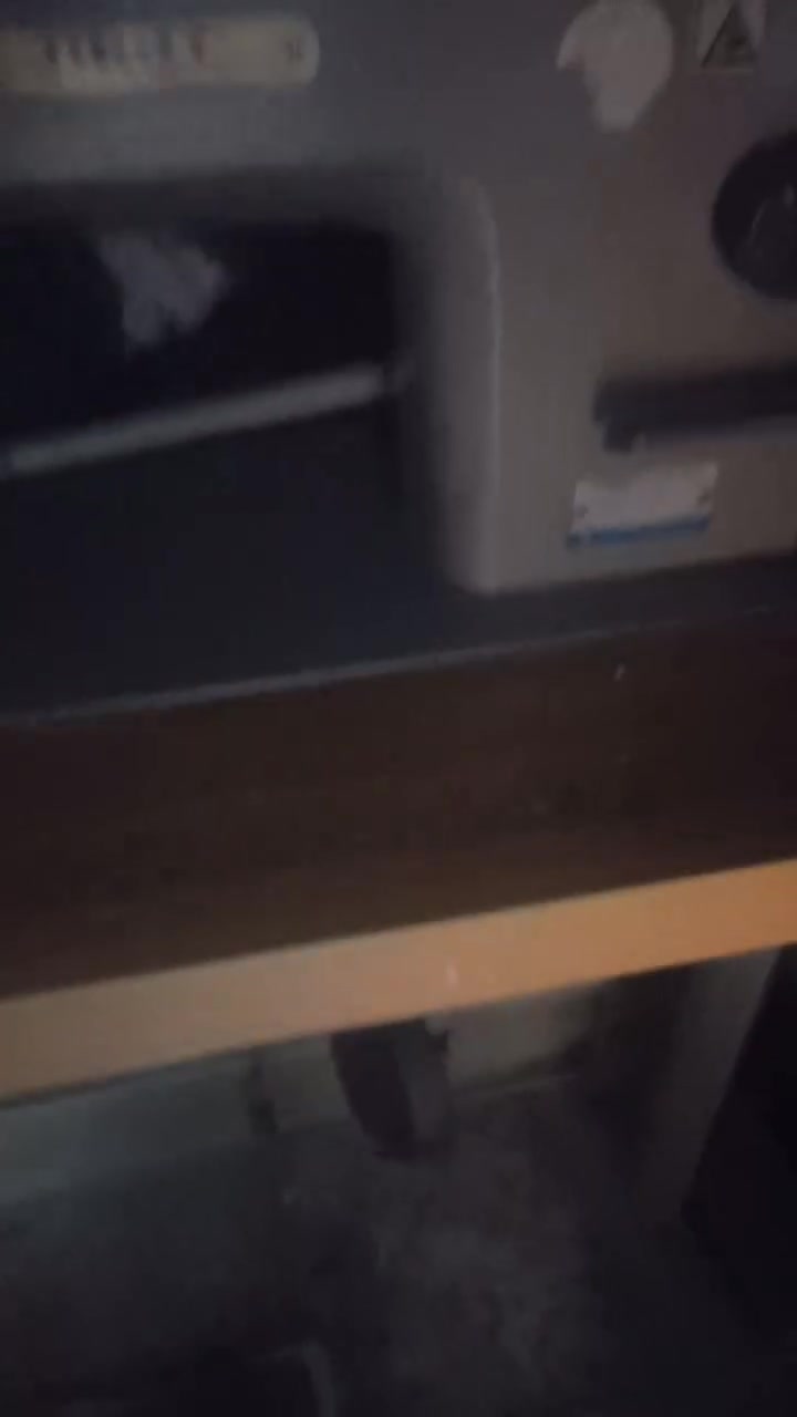 للبيع مكينه صناعيه اشتريناها ومعرف الهه السعر ٢٥٠ ت ***********
