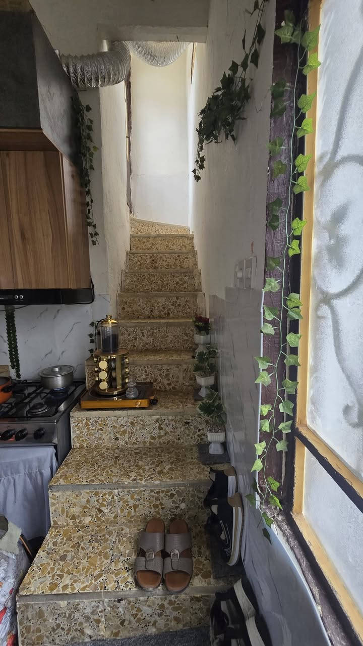 دار للبيع🏡 
المساحه 75 متر🌹🌹🌹🌹 
الموقع النجفي الاشرف حي الرحمه قطاع السابع
ثاني شارع عن شارع المقرنس💎💎💎💎 
يحتوي على غرفه نوم زائد استقبال زائد صاله زائد مطبخ
💸 سعر 30, اي استفسار مراجعه مكتب سور النجف
اول اتصال على هاي الارقام او مراسله الصفحه✅ 
*********** واتساب📞 
*********** تصال☝️
