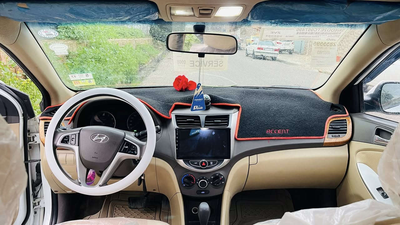 اكسنت(2014)للبيع مواصفات فول للتواصل مع رقم ***********
