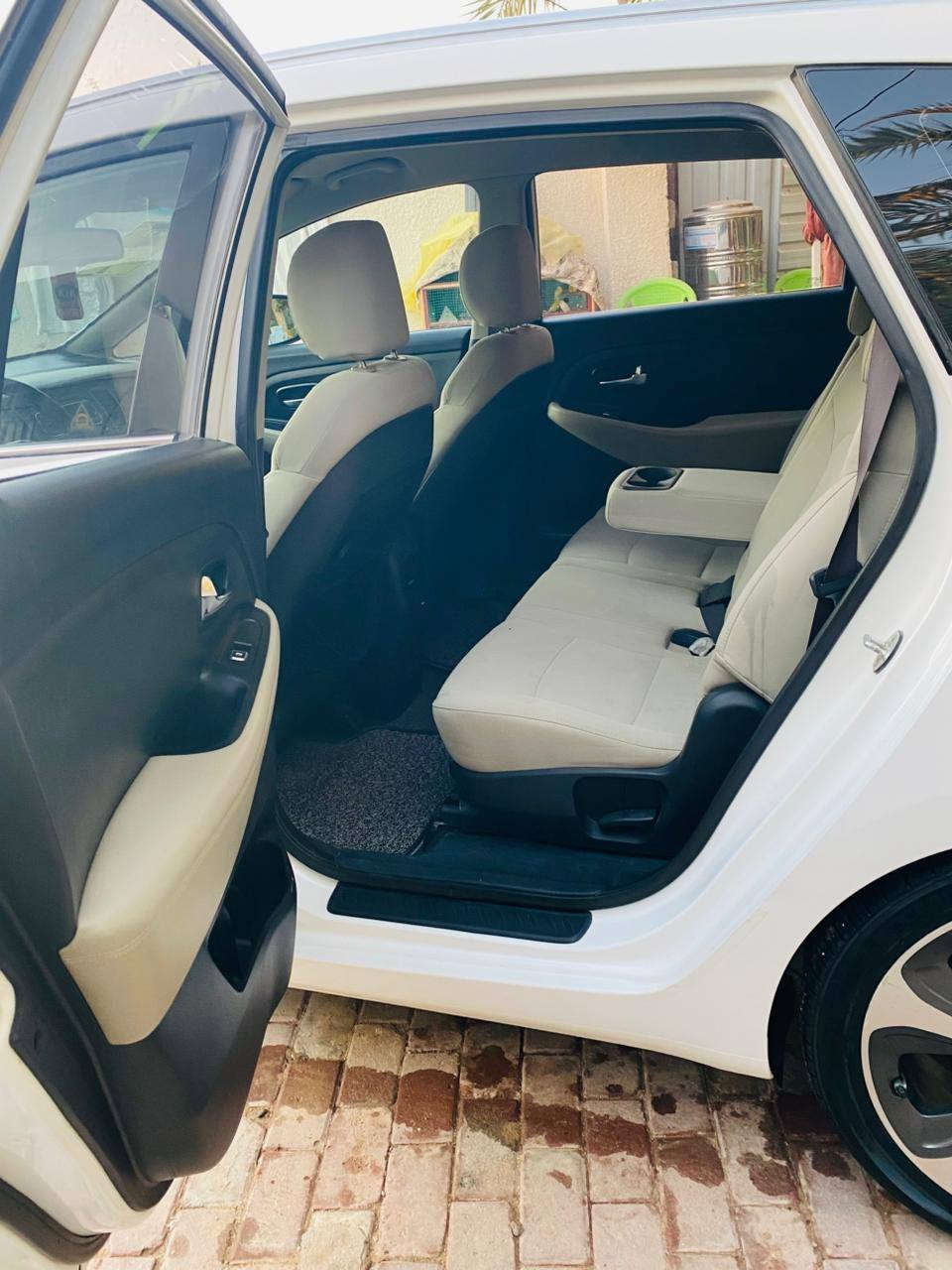 السلام عليكم
كيا كارنز ٢٠١٤
خليجي
محرك ٢٠٠٠
مرش شفط+شفتات بالاستيرن
سبعة راكب
باقي التفاصيل موضحه بالسونار
النجف الكوفة
السعر ١٣٥
***********
