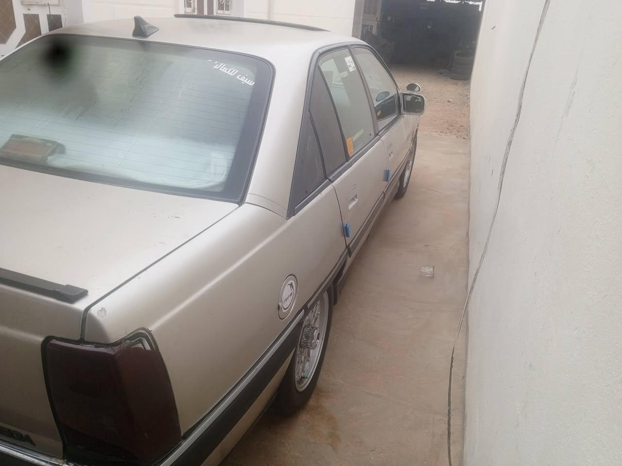 اوبل اوميكا للبيع  سعرها 36 سنويه عظم عاج باسمي تخم تايرات  جدد مراوس او بيع رقم الهاتف ***********
