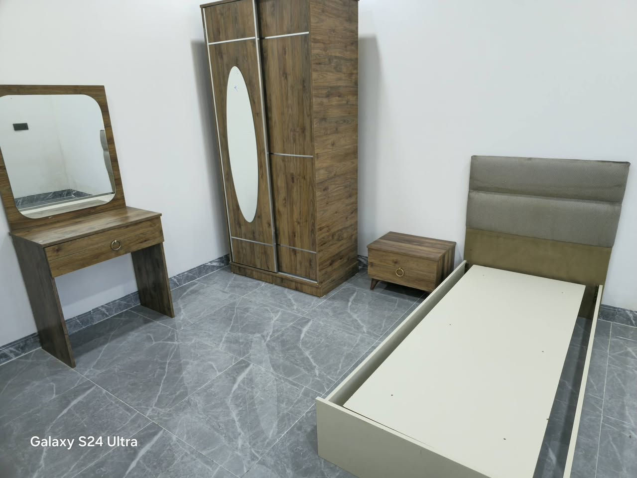 غرف نوم شبابي 
باقي اخر ٣غرف
 سعر 
مناسب مستعمل نظيف 
شد والتوصيل مجاني 
٢٢٥الف
اليريد فقط قنصور متوفر 
واليريد تهت هم متوفر 
واليريد ميز تواليت هم متوفر


**إذا كنت صاحب هذا الإعلان وتريد حذفه لأي سبب، رجاءا أرسل رسالة إلى الدعم الفني**