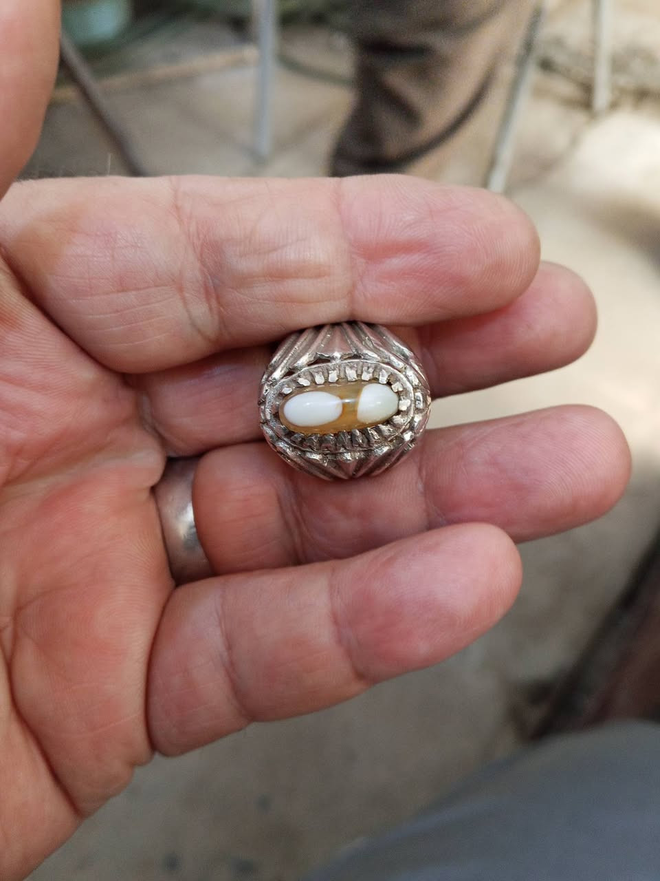 خاتم للبيع 100. الف للمهتم
