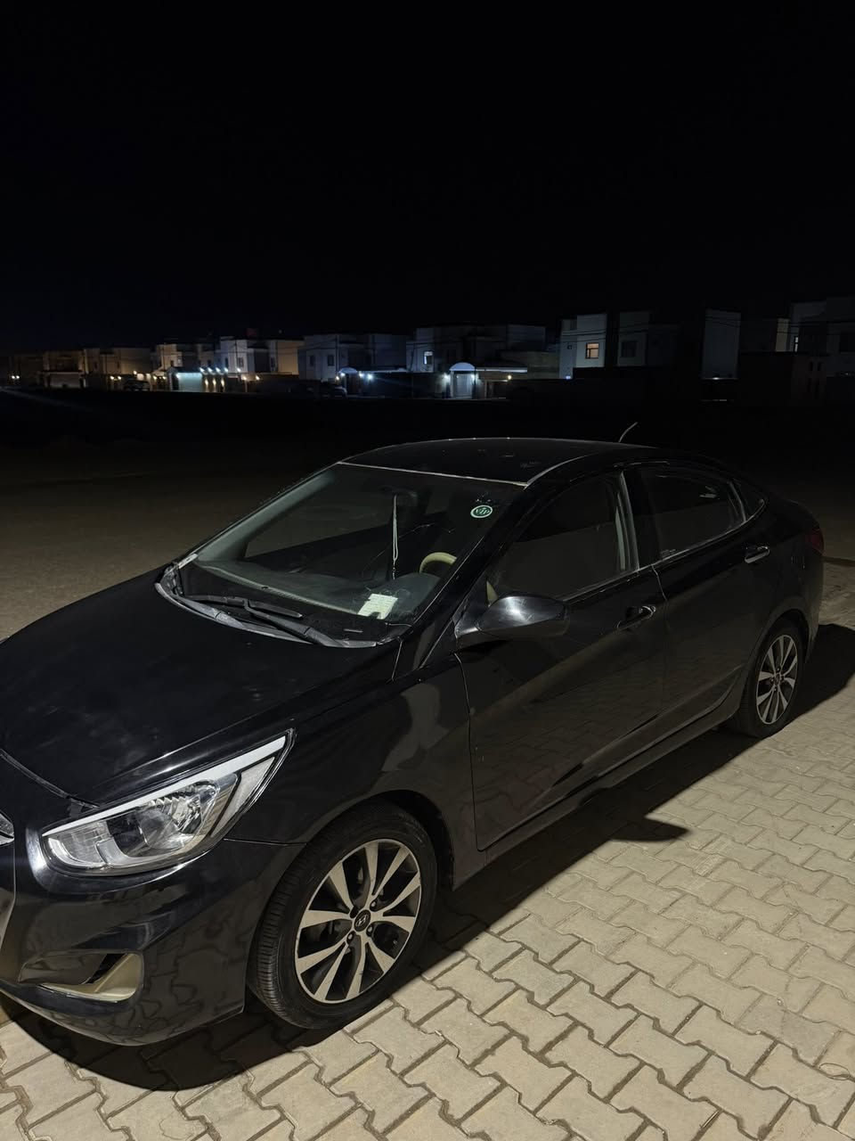 سلام عليكم اكسنت موديل 2017 
رقم مثنى  السياره حره مداور ثاني يوم 
مكاني نجف السياره تخبل الله شاهد 
كلشي مناقصها وسعرها حلو 
حادثها فقط بنيد ما مبدل مصبوغ  وبيها الدعاميه مبدله وبيها بارد شبر بلباب الخلفي فقط 
سعر 85 وبيها مجال حك جيه فقط 
***********
