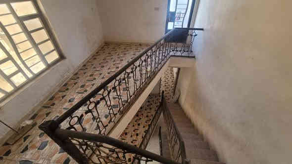 بيت للايجار زراعي العبيدي مساحه ١٠٠ م ٣ طوابق موقعه ركن يحتوي ٢ صحيات و٢ مطبخ ٥ غرف نوم يصلح للعيش ٢ عائله الايجار المطلوب ٥٥٠ الاتصال ***********
