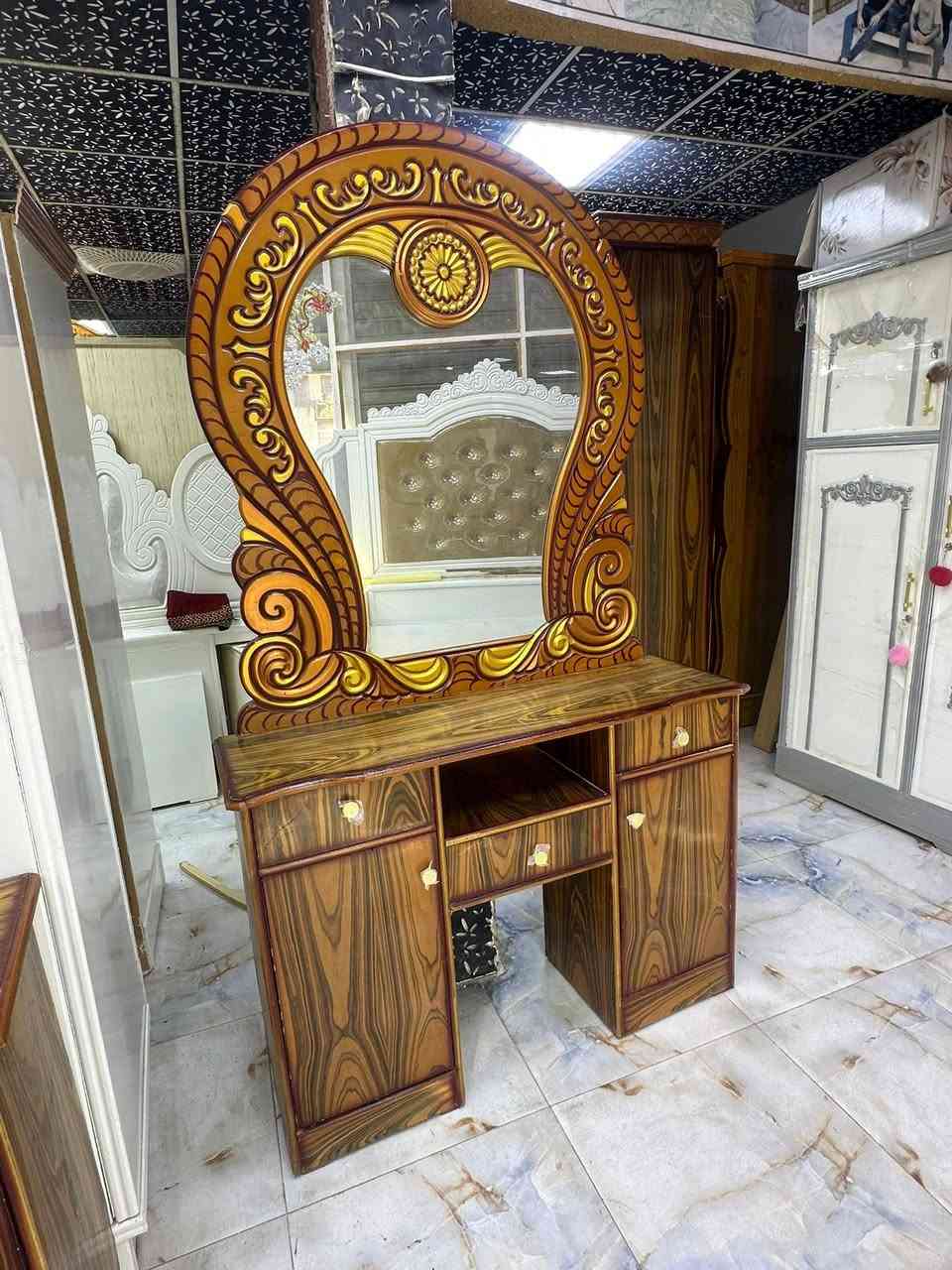غرفه مستخدمة 
سعر ٧٠٠
غرفه ملحق طابقين 
واتساب ***********
