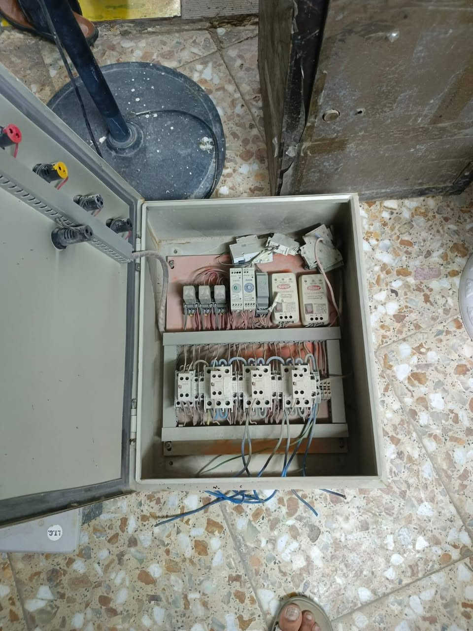 غراض لبيع المكان بغداد نهايه حي أور سبع قصور شارع ابو علي واتساب *********** اتصل واني بخدمتكم
