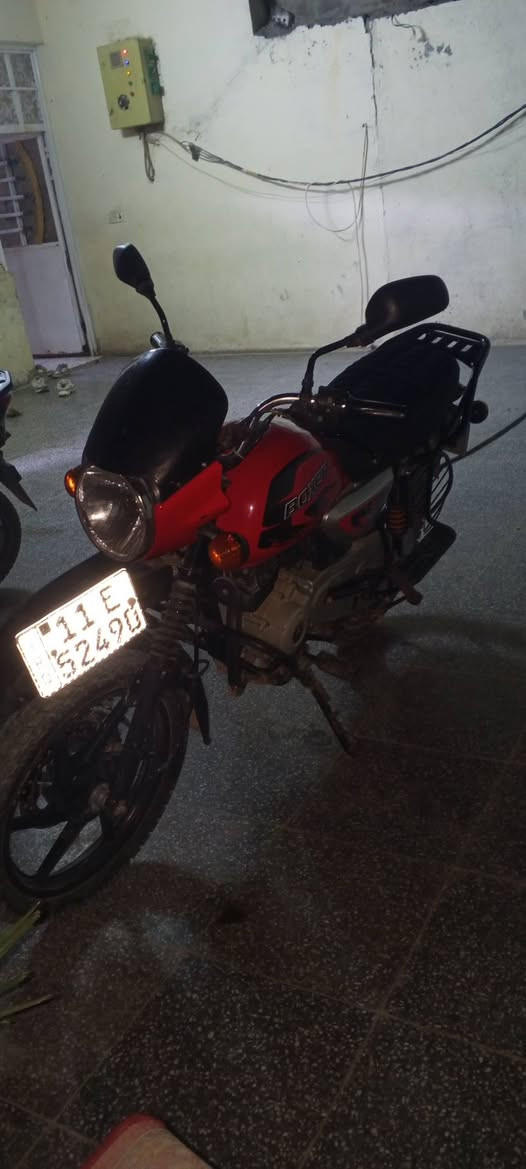 السلام عليكم دراجه بوكسر موديل 23 شهر 12 رقم سنويه ماشي 5000 تحويل ثاني يوم باسم المشت دراجه نظيفه بس كانت مدفوكه سابقا دراجه محتاج ورده بيع سعرها مناسب مكان بغداد الكماليه سعر 1950. ***********
