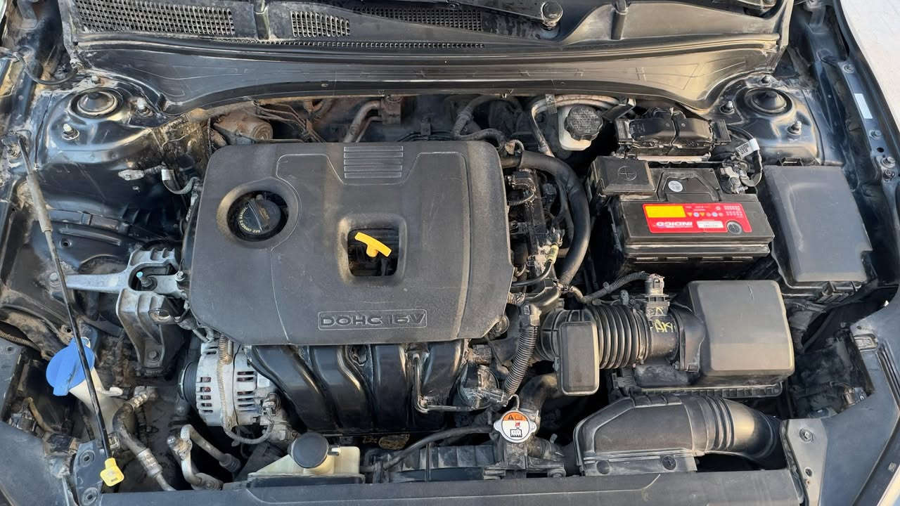 السلام عليكم سيارة سيراتو فورتي للبيع موديل 2020 سيارة جدا جدا نظيفه وارد امريكي ضربتها فقط الدعاميه وبيها البنيد مصبوغ فقط للجماليه 
محرك 2000 دوش 
السياره فول مواصفات gt line
رقم مثنى معوقين بشهر 11 تصير حره 
سنوية جديده 
وكالة من صاحبها مباشرة 
السعر 128 وبيها مجال 
للاستفسار مراسلة الصفحه او الاتصال على الرقم ***********
