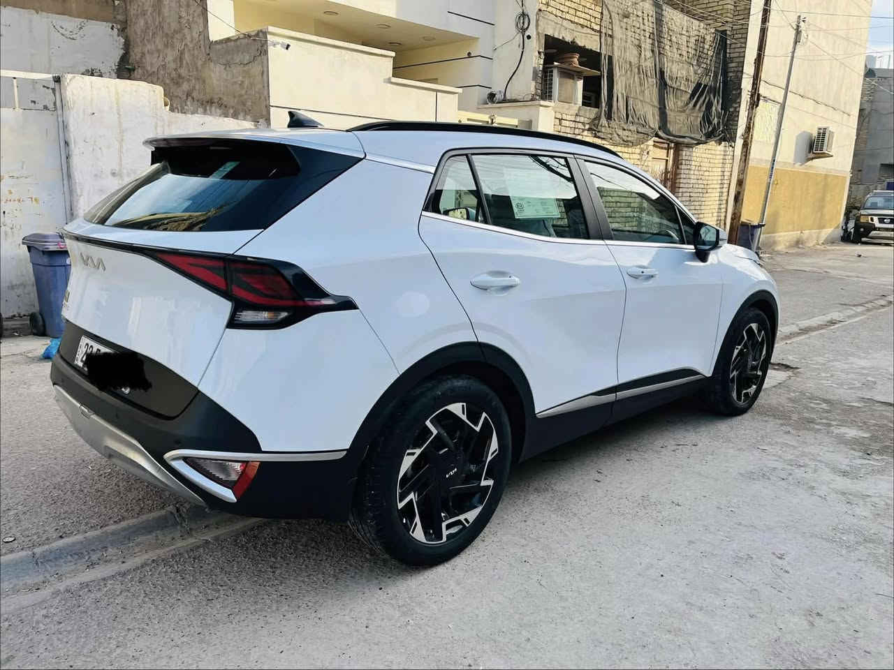 السلام عليكم
سبورتج 2023
فول مواصفات 
اعلى فئة 
ماشية50 الف

بانوراما
كشنات كهرباء
تدفئة ستيرن
تدفئة بلكشنات
حساسات امامي خلفي
جنطة كهرباء
وخير من الله مواصفات بعد
بيهة صبغ نص البنيد فقط 
رقم أربيل بسمنه سنويه وهزه جديد 
شرط التحويل 
مكان بغداد
السعر220$
***********
