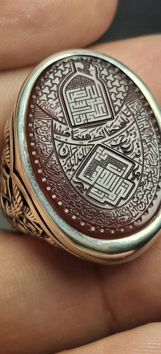 عقيق يماني كبدي مخطوط بارجست
ياعلي بن موسى الرضا 
لاتحزن ان الله معنا 

الجوانب (سبوح قدوس رب الملائكه والروح )

وداير ايه قرأنيه 
بِسْمِ اللَّهِ الرَّحْمَنِ الرَّحِيمِ
{إِنَّا فَتَحْنَا لَكَ فَتْحًا مُبِينًا (1) لِيَغْفِرَ لَكَ اللَّهُ مَا تَقَدَّمَ مِنْ ذَنْبِكَ وَمَا تَأَخَّرَ وَيُتِمَّ نِعْمَتَهُ عَلَيْكَ وَيَهْدِيَكَ صِرَاطًا مُسْتَقِيمًا (2) وَيَنْصُرَكَ اللَّهُ نَصْرًا عَزِيزًا (3)} (الفتح).
خط المبدع ال الحسيني

صياغه عارف البحرين 
قياس الخاتم ٢١ ونص،
قياس الحجر ٢٦ ملم 
للبيع والسعر والتفاصيل خاص احبتي


**إذا كنت صاحب هذا الإعلان وتريد حذفه لأي سبب، رجاءا أرسل رسالة إلى الدعم الفني**