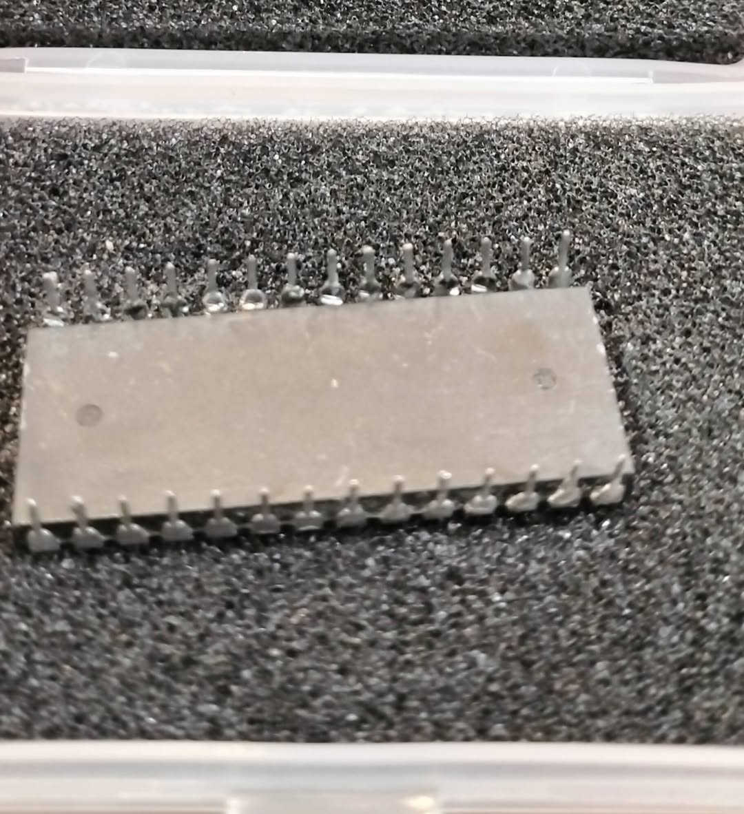 السلام عليكم ... السعر (5) ... يوجد توصيل ...
هذا المنتج هو عبارة عن دارة متكاملة (Integrated Circuit) من طراز STK16C88-WF45.
النوع: ذاكرة غير متطايرة (Nonvolatile SRAM) ذات وصول عشوائي. 
الوظيفة: تستخدم لتخزين البيانات بشكل دائم حتى عند انقطاع الطاقة، وتتميز بسرعة قراءة وكتابة عالية. 
الاستخدامات: شائعة في أنظمة الاتصالات الصناعية والأجهزة التي تتطلب حماية قوية للبيانات. 
المواصفات: تأتي في حزمة DIP-28 (ذات 28 دبوساً).


**إذا كنت صاحب هذا الإعلان وتريد حذفه لأي سبب، رجاءا أرسل رسالة إلى الدعم الفني**