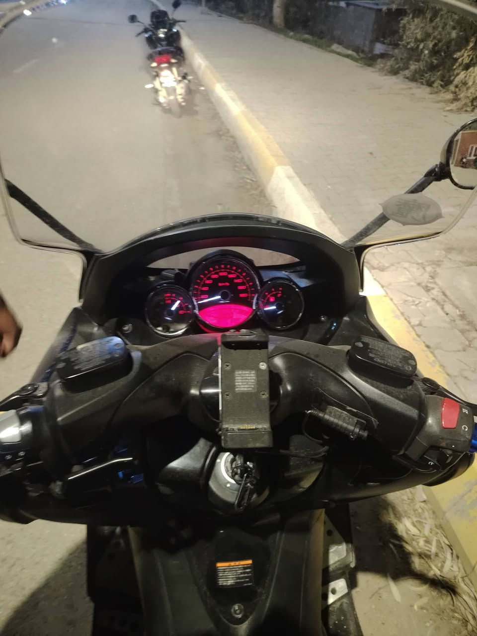 السلام عليكم ورحمة الله دراجه تي ماكس 2011 كفاله عافه نضافه 100/100 دراجه بعده بل جيس دراجه زلغ مابيه بعده بل جيس يعني مال جناي شرط شلعه ومعدل
فول يعني تاخده ربع متصرف عليه دراجه خير من الله وتفاصيل أكثر الاتصال على الرقم (***********)
شباب ال مو شراي لايتصل يتعبني
