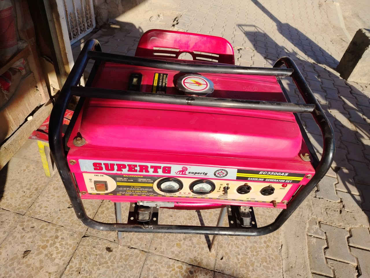 سلام عليكم مولد سوبر تايكر الاصلي كلش نضيفه اخو الجديد شغال علفحص ملف نحاس حجم ١١ اكبر حجم شراي يدلل #للجميع ***********
