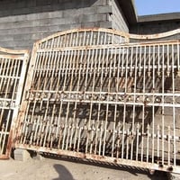 مكلف.....باب خارجي مستخدم بي شضايه من الأسفل قليله ينرادله ترتيب.. للب...