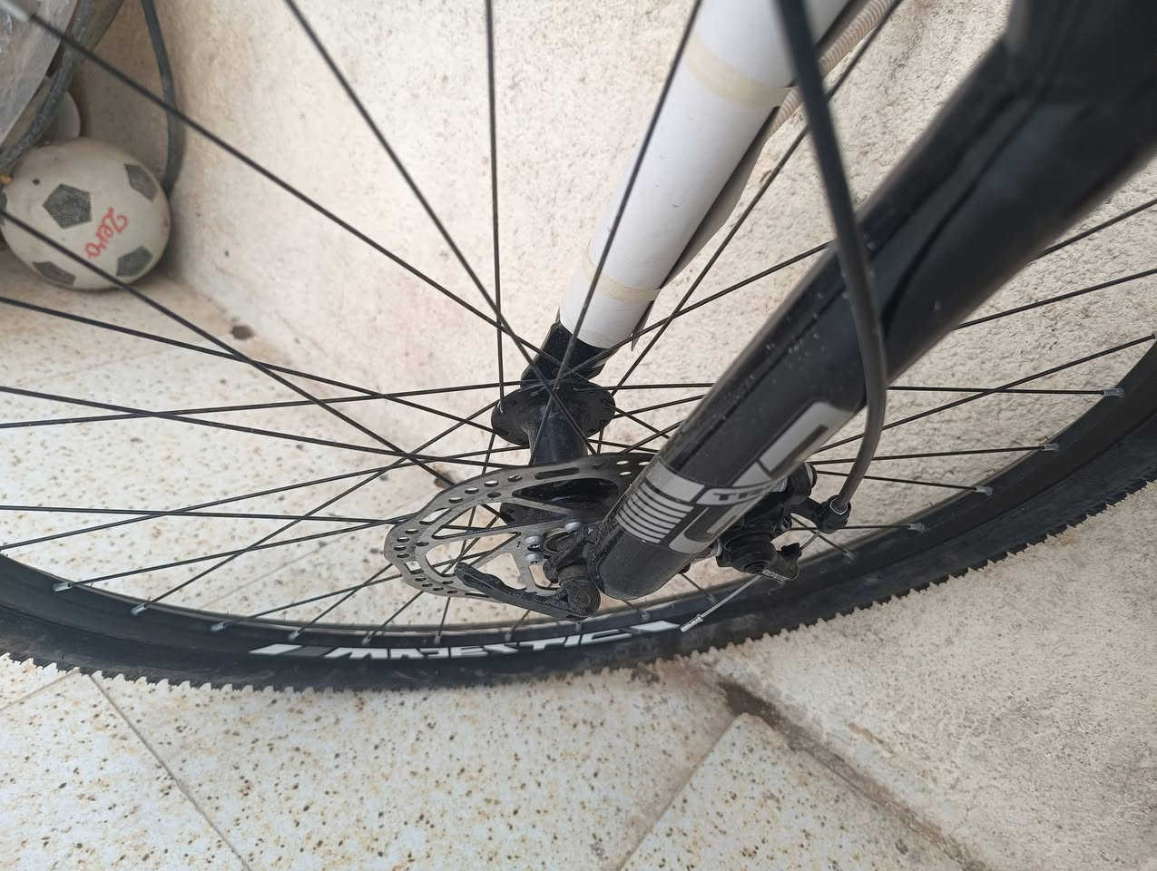 بايسكل ماركة ترينكس الإيطالية مصنوع من الالمنيوم بالكامل سيستم شميانو كير 7 نمر بريك  دسكات دبل امامي يستخدم في داخل المدينة وللطرق الوعرة وزنه خفيف جداً ومريح حجم 29 جديد مستخدم شهر السعر 225 الاتصال على 
***********
متوفر واتساب
