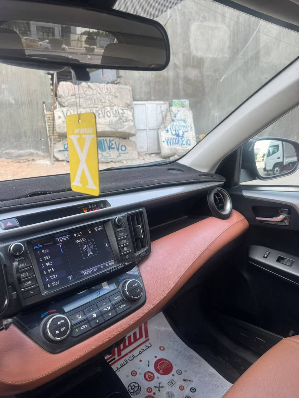 السلام عليكم 
راف فور للبيع 
مديل 2017 
ب140 وبيه مجال 
مكان السياره بغداد 
للتواصل ***********
