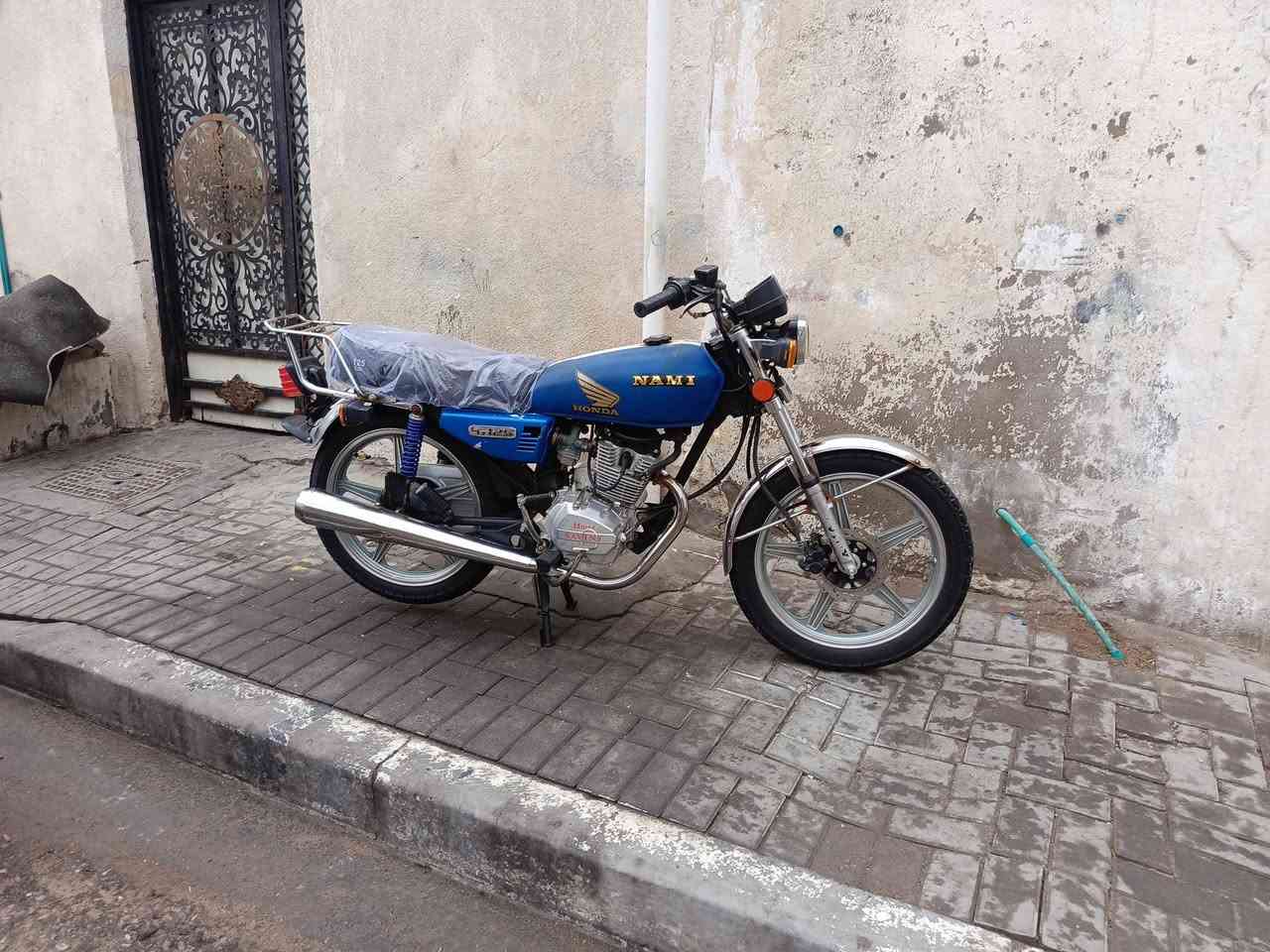 السلام عليكم دراجه للبيع اوراق اوراق سحب الموديل 21 السعر 600 وبيها مجال
مكاني بصره القبله 
***********
