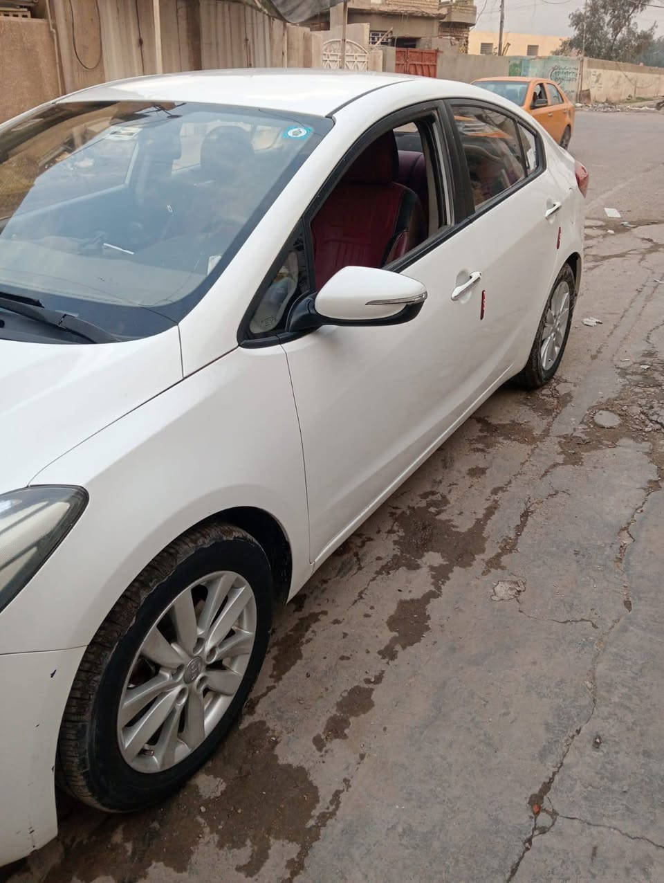 السلام عليكم كيا سيراتو 2016لون صدفي مكفولة عدا طخة بلباب الايمن الخلفى كير محرك صدر تبريدكلة مكفول سياره جديدة ماشية 100باسمي رقم بغداد انكليزي سنوية 2030 سعر131مكان تقاطع درويش السيدية ***********
