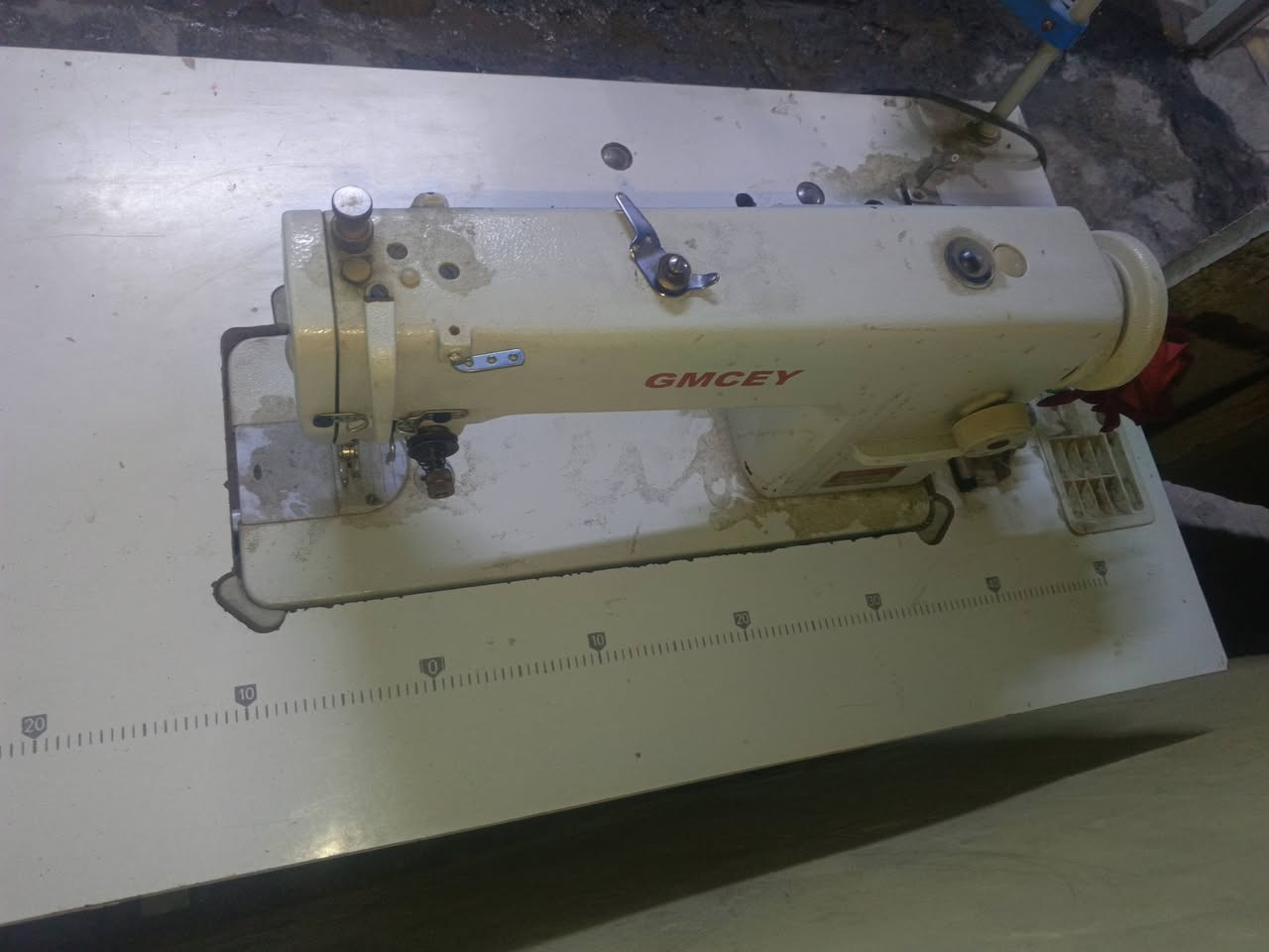 سلام عليكم اخوان مكينه مال خياطه كلش حلوه يعني باختصار مرتبه بس متروكه ***********وسعرها رخيص
