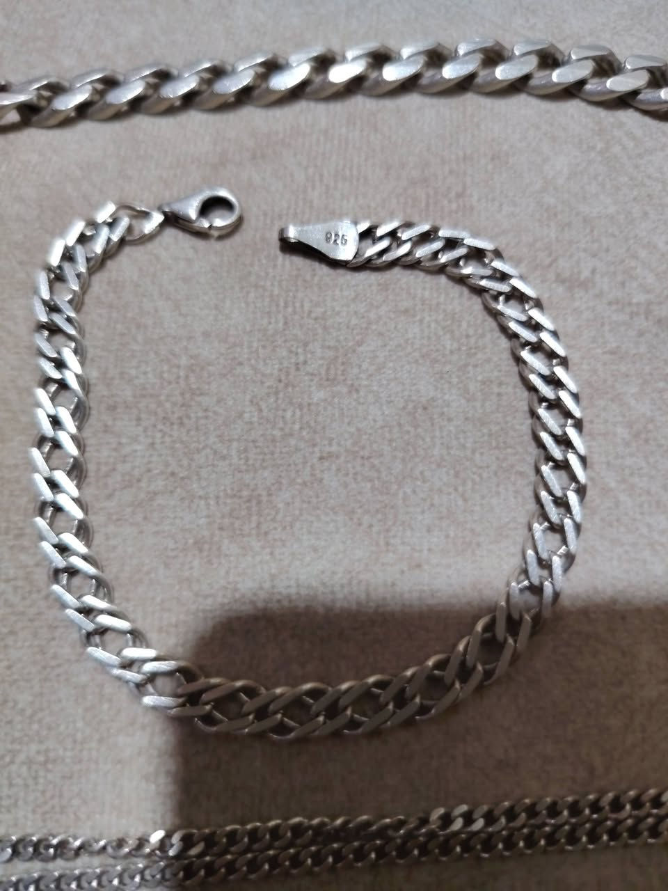 اخوان هذن زنجيل عدد 2 وسوار واحد الزنجيل واحد 82 غرام وسوار وزنجيل وزن 16 غرام ونص
سعر الغرام 5 الاف مكاني بصره ابي الخصيب ماعدي توصيل رقم الهاتف ***********
