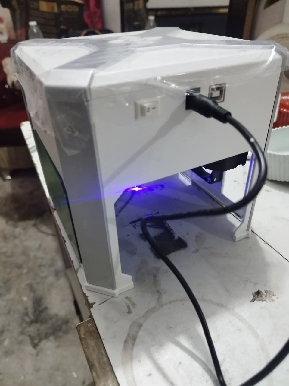 يا الله طابعه ليزريه تطبع وتنقش اي شي كتابه او صوره او اي شي تربط ع تلفون عن طريق البلوتوث  تكدر تفتح بيهه مشروعك من البيت تنقش ع اكرلك خشب جلود بلاستك فلين قماش وبعض المعادن المطليه او الخفيفه   وبسعر جدا مناسب لغرض التصفيه بسعر 90 الف دينار بلاش جوه سعر المصنع والف عافيه لتصير من نصيبه مكاني بغداد ابو غريب *********** ،،***********
