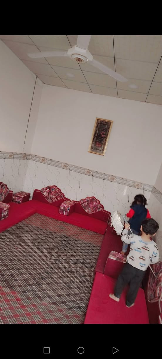 بيت بشارع المطار القديم قرب مجمع ابو عبد الله السكني موقع مميز جواريين ورده البيت مرزوق يحتوي على غرفه وصاله واستقبال وتخاريج مساحه البيت 135تجعيب وعكاده السعر 30 سيراميك كاشي سقوف ثانويه *********** للاستفسار
