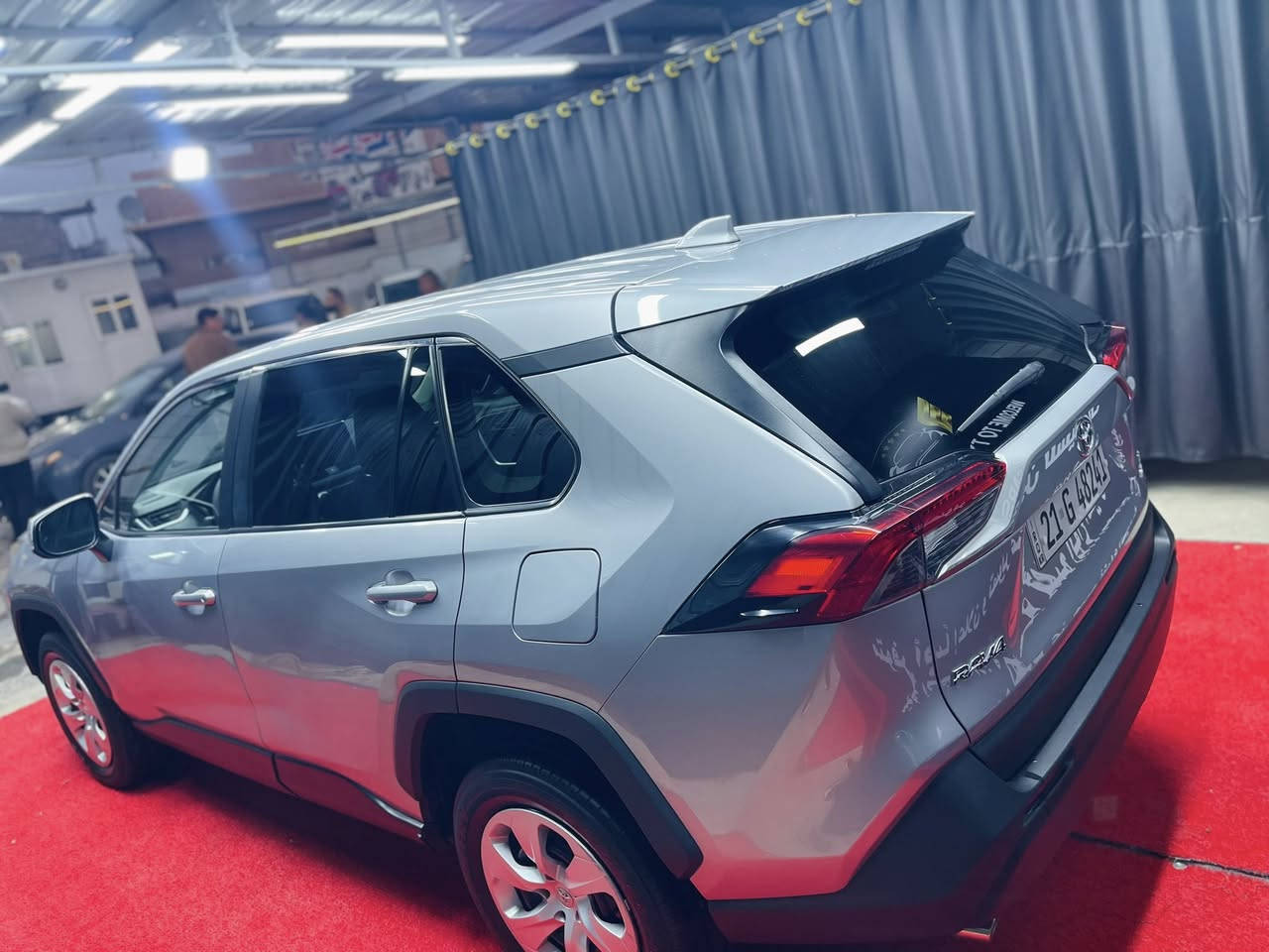 ‏سلام عليكم
نوع السياره  تويوتا RAV4
موديل 2023
55mil ماشيه 
ضرر شبر من بونيد 
باب السايق صبغ امريكا
السونر مرفق 
مواصفات LE 
AWD فورويل
السعر 216$ بي مجال
العنوان ديالى خانقين /  
للاستفسار ***********
