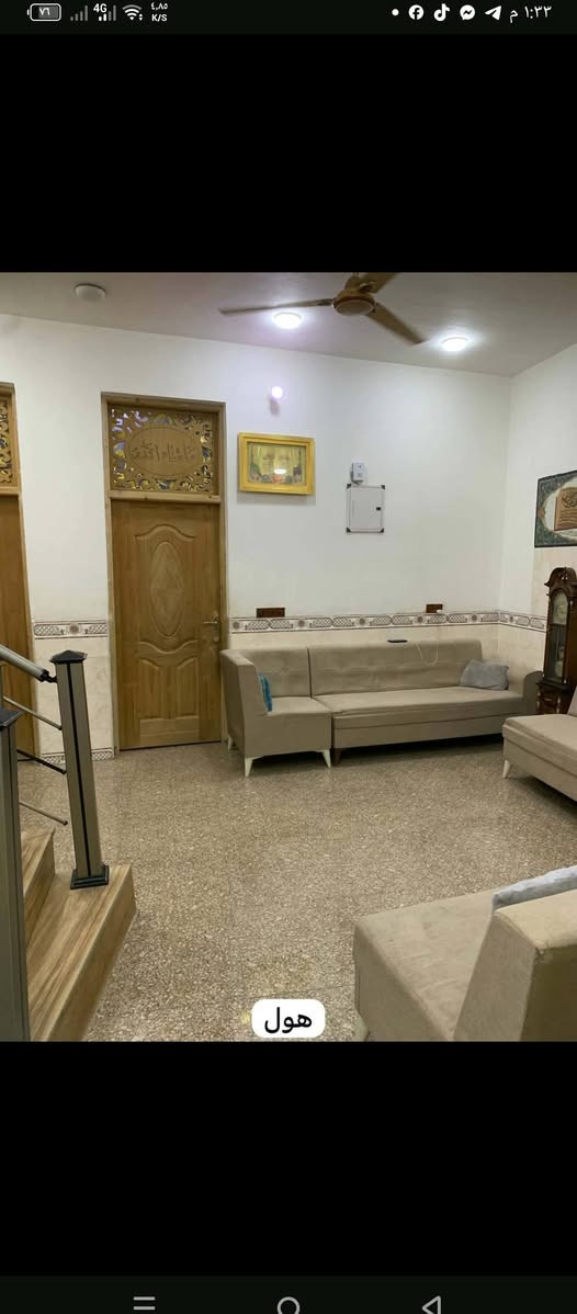 السلام عليكم بيت للبيع مساحته 200 متر طابو زراعي سند 25 طابقين الطابق الاول غرفتين  نوم وهول وصاله ومطبخ وصحيات والطابق الثاني غرفتين نوم وهول وصحيات وطارمه العنوان خلف مدينة حمورابي السياحيه تفاصيل اكثر مكتب حكيم عبدالله للعقار والمقاولات *********** بي واتساب أو خاص موجود
