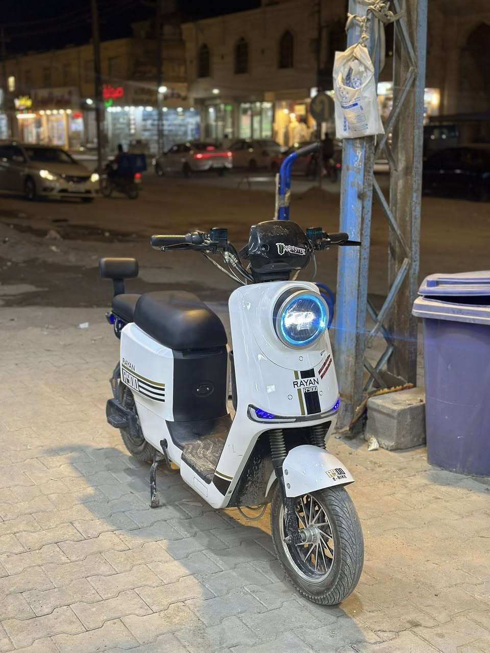 السلام عليكم دراجة R900ريان دراجة جديده كلش ما بيها نقص ونضيفه حجم البطاريات 32 مسخدم شهر واحد فقط السعر 580الف وبيها مجال للشراي 
***********
