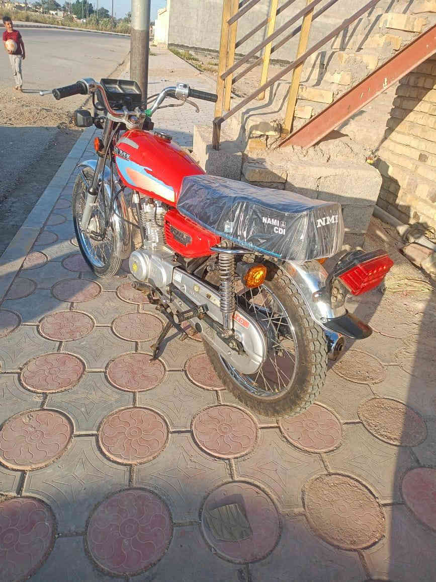 سلام عليكم دراجه ايراني نامه موديل 21 اوراق الدراجه كلش حلوه مامفتوحه العنوان العماره الكحلاء قرب مستشفى الكحلاء متكفل بالنشر السعر على الخاص ***********
