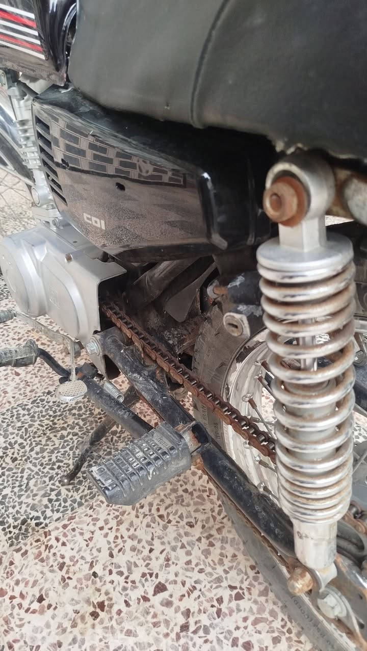 سلام عليك دراجه لبيع بدون مكينه ما مفتوحه شاصي بس مبدل بوش مال ماشه وكفاله عشارين لبكان عماره نهاوند. سعر  550 شراي يتصل ***********
