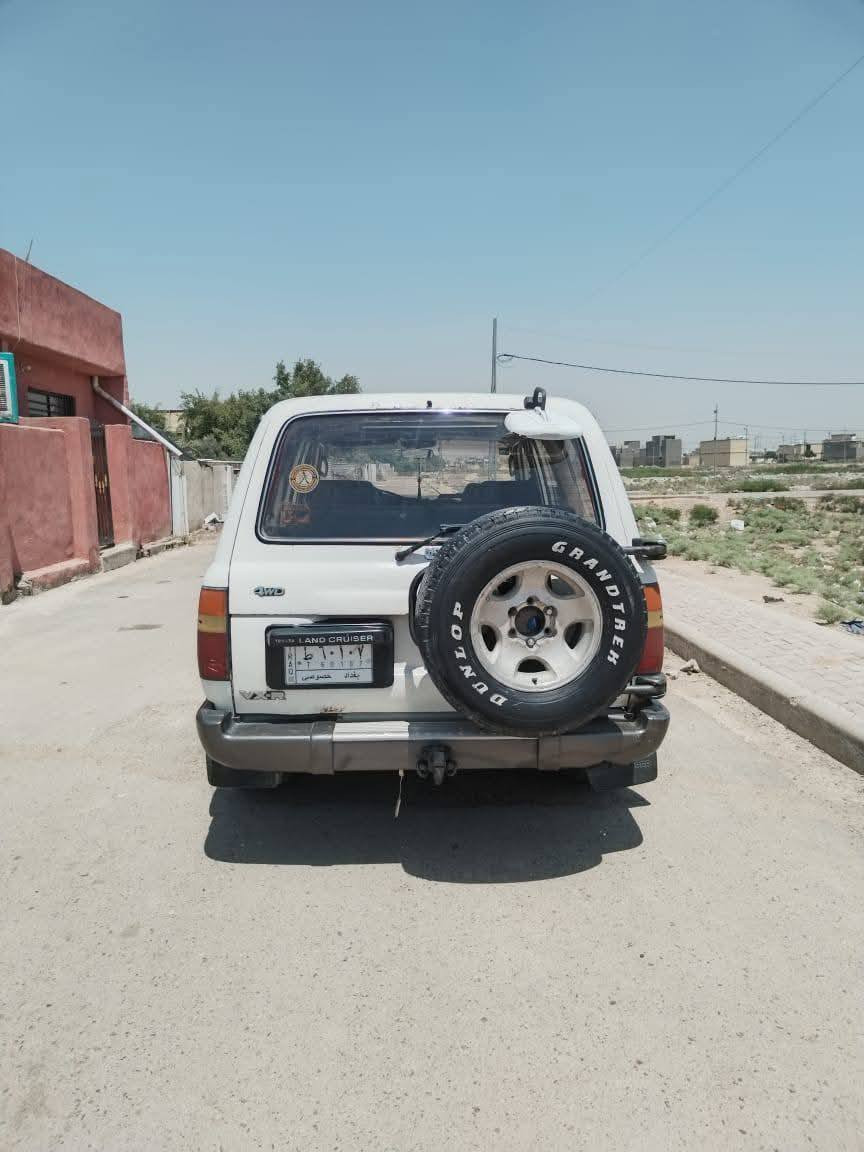 السلام عليكم ورحمة الله وبركاته لاندكروزر ٩٥ أبيض ٦ راكب كير عادي نوزل مامصبوغه بس الدعاميات محرك ٦ سلندر مكينه ٤٥٠٠ لو كير شغال السعر 75 
للاستفسار 
***********
*********** 
ملاحظه*التواصل على الارقام التالية غير متواجد على الفيس
