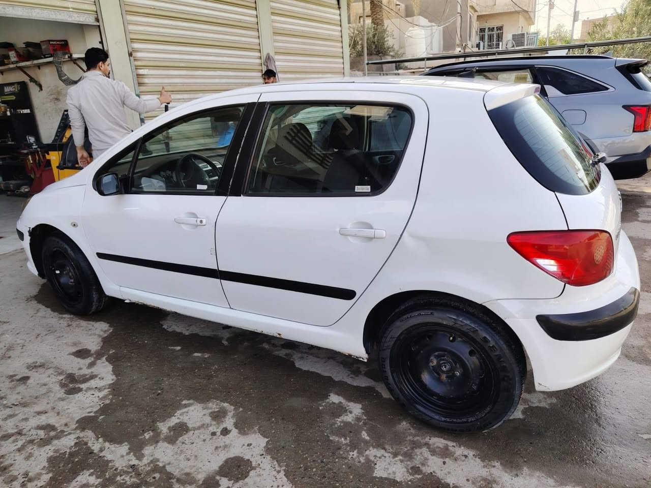 بيجو
2006
رقم بابل 
سياره كفاله غامه ونضيفه مال بيت 
مكاني بابل 
رقمي ***********
السعر 47 وبيها مجال
