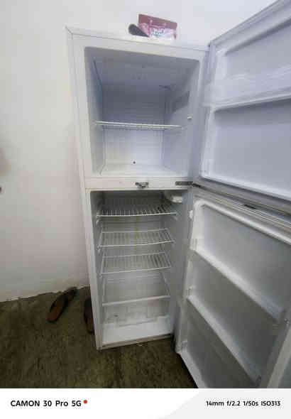 ثلاجة للبيع تجميد فول وعلى وضع الشركة سعر ١٧٥
اتصل ***********
