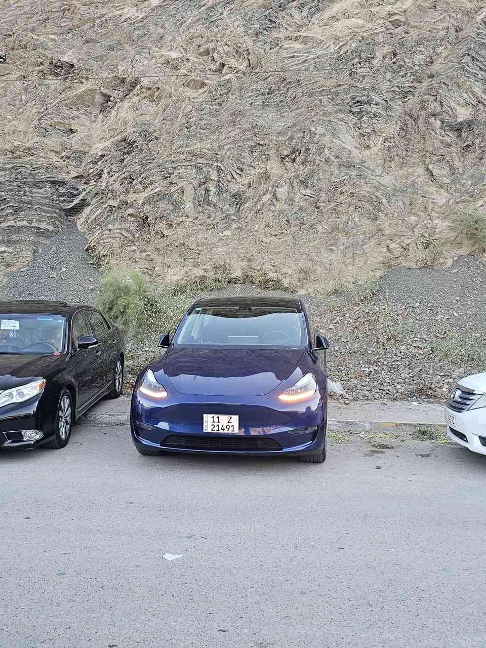 السلام عليكم 
Tesla model y 2020 standard range 
الصبغ بنيد فقط 
بطارية ليثيوم فوسفات الحديد و معروفة هاي البطارية بطول العمر اطول من اليثيوم النيكل ب ٣ مرات تقريبا  و يومية تنشحن لل ١٠٠ ما تتاثر هاي توصيات الشركة مو من عندي الحجي وحتة بلحوادث امنة جدا 
السيارة اون لاين اخر تحديث 
السعر 18700$
للستفسار اكثر وتساب 
***********
