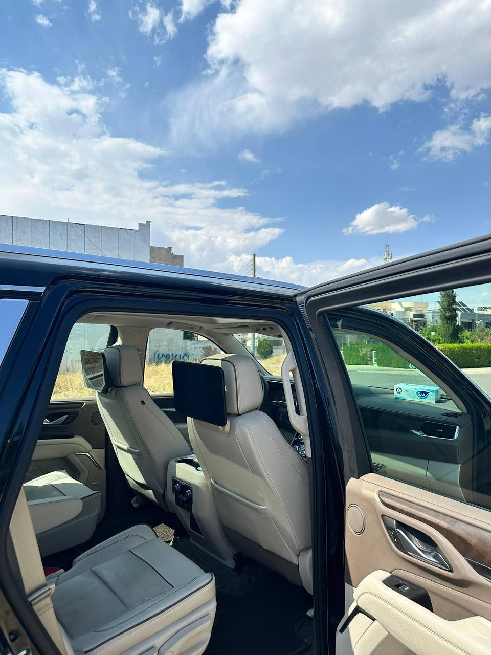 #اربيل #سليمانيه #دهوك #بغداد
كل الترحيب والتحية تعبر عن مدى فرحنا وسرورنا

اهلاً وسهلاً بكل زبائننا الكرام 
يتوفر نقل يومي من والى 
( اربيل - بغداد - سليمانية - دهوك)
بعروض واسعار تنافسية وبخدمات عالية الجودة

نوع السيارة             الرحلة           المقعد            السعر 
 جمسي،تاهو   بغداد↔️ اربيل   الامامي(الصدر)    50 الف 
جمسي،تاهو    بغداد↔️ اربيل      نفر عادي           35 الف
اوباما،جارجر   بغداد↔️ اربيل    الامامي(الصدر)    50 الف
اوباما،جارجر   بغداد↔️ اربيل        نفر عادي         35 الف
جمسي،تاهو    بغداد↔️ اربيل    (سيارة كاملة)     225 الف
اوباما،جارجر.   بغداد↔️ اربيل   (سيارة كاملة)      150الف
—————————————————————————
اوباما،جارجر  بغداد↔️سليمانية  الامامي(الصدر)   50الف
اوباما،جارجر  بغداد↔️سليمانية     نفر عادي         35الف
اوباما،جارجر  بغداد↔️سليمانية  (سيارة كاملة)     150الف
 7 راكب        بغداد↔️سليمانية  (سيارة كاملة)     225الف
—————————————————————————
جمسي،تاهو       بغداد↔️              الامامي             60
اوباما،جارجر       دهوك                 (الصدر)            الف 
جمسي،تاهو       بغداد ↔️               نفر                 50 
اوباما،جارجر       دهوك                  عادي               الف 
——————
يتوفر سيارات خاصة الى (البصرة - كركوك - الموصل - صلاح الدين - كربلاء -النجف
#الرمادي_بغداد_سليمانية_اربيل_دهوك_شقلاوة_سفر_نقل_كردستان
للحجز ولاستفسار التواصل على الارقام ***********
#اربيل_العراق_كوردستان #السليماني #دهوك #كردستان_سنندج_كرمانشاه_کهنه_ارد_هرم_خمیر_محلچه_منوجان_کهنوج #سياحه
