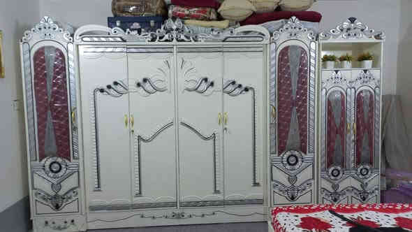 .
غرفه نوم للبيع سعر 650 وبيها مجال قليل لشراي 
مكان نجف ملعب دولي 
تواصل ***********
