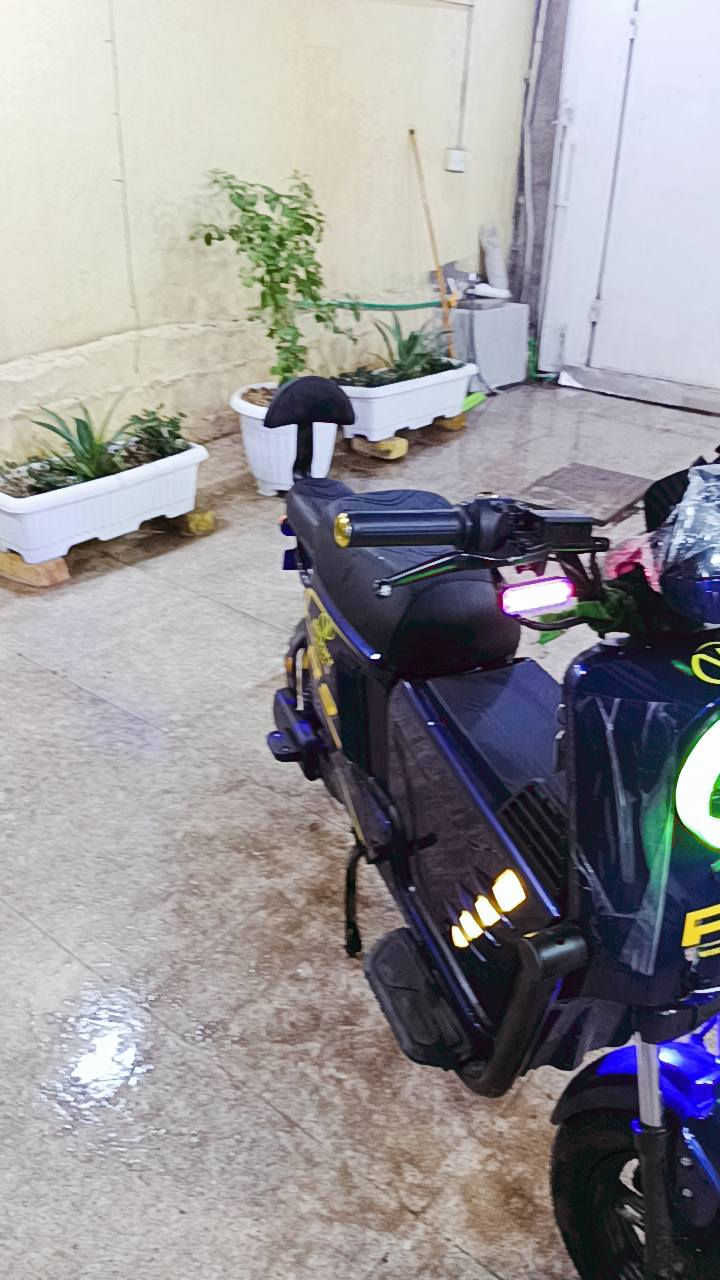 دراجه شحن R9 موديل  2026 نضيفه استعمال شهر واحد بس لايت زنون اشاير يمنه يسره ودبل اشاره ونشاره ومسجل اربع سرع          عنوان البصره الطويسه رقم الهاتف ***********  تواصل وتساب سعر 600 وبيه مجال وبقيه المواصفات خاص
