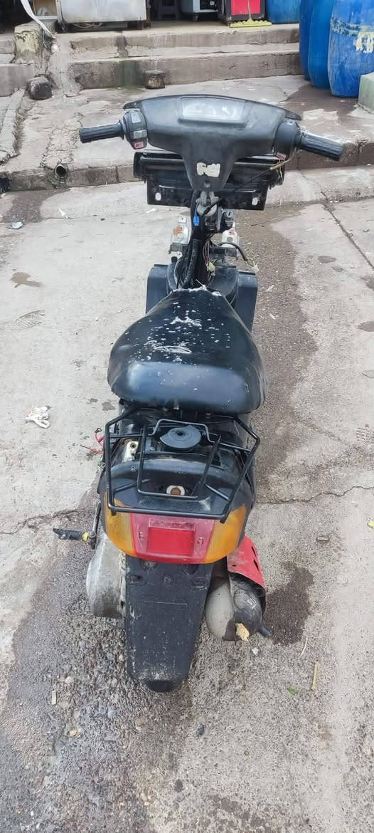 ماطور بزون للبيع
شاصي شرط 
محرك شغال 
السعر 100وبي مجال
***********
‏‪***********‬‏
