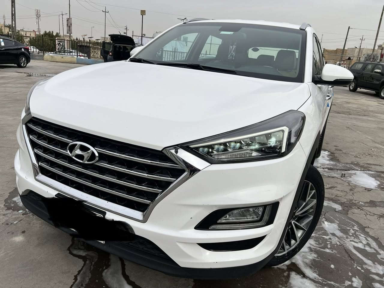 السلام عليكم ورحمة الله وبركاته

للبيع: هيونداي توسان خليجي موديل 2020
الممشى: 75 ألف كم
توجد دحكات خفيفة موضحة في الصور.

المواصفات:
 • محرك 2000 سي سي
 • حساسات أمامية وخلفية
 • تشغيل بصمة مع دخول ذكي
 • مرايا جانبية كهربائية قابلة للطي
 • تحكم بالستيرن
 • تبريد قطعتين (أمامي وخلفي)
 • كاميرا خلفية

للاستفسار والتواصل:
📞 ***********
