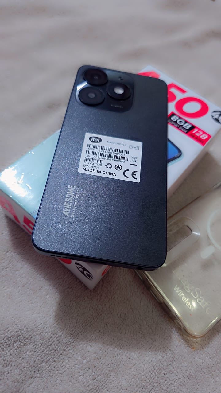 ‏السلام عليكم جهاز للبيع اخو جديد كل شيء ما بي ذاكرته 128 سعره 100 وبي مجال***********
