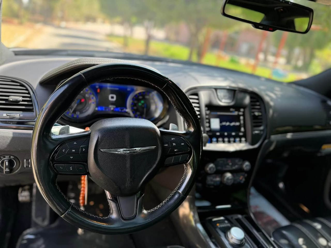 السلام عليكم و رحمه الله و بركاته/
(للبيع او المراوس،حسب القناعه)كرايسلر s300(اوباما) موديل 2022 وارد امريكي

“المواصفات”
*سقف بانوراما
*كشنات جلد
*تدفئه كشنات 
*هيتر ستيرن
*نقاط عمياء
*كاميراء خلفيه 
*مقاعد كهرباء 
*حساسات اماميه خلفيه 
***** مواصفات ال(S) معروفه 

“ضرر المركبه
*جاملغ الايسر صبغ 
*البنيد صبغ

“((السعر)) 
*270 
للتواصل *********** النجف, العراق
