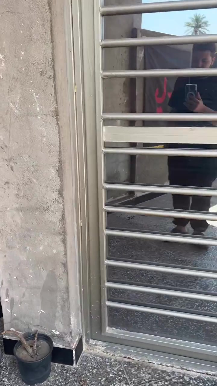 سلام عليكم بيت للبيع 
المساحه 800 متر  البيع كامل مو مجزء
الاول 280 م
صاله 50 
هول جبير 
5 غرف نوم 
بناء حديث 
صحيات فوك وجوه 
الثاني 140 م
طابق واحد 
غرفة نوم 1 
صاله 
وهول 
وصحيات 
الثالث 140 م
غرفه نوم 1 
صاله 
وهول 
وصحيات 
الخارجي 240 
مكانه صدر القناة 
قرب مستشفى العلاج الطبيعي 
مكلف بلنشر 
للاستفسار الاتصال ***********
