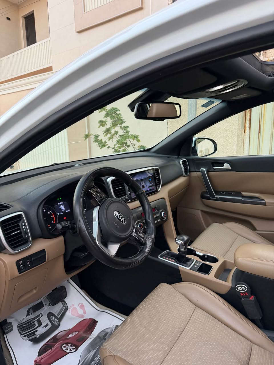 سبورتج موديل 2019سياره  شركه الدوليه العراقيه ماشيه 86الف رقم بغداد باسمي هزه وسنويه ورقم جديد  جديده السياره عله ايد وحده من الوكاله 
سياره فول مواصفات بنوراما بجم جيتي لاين بلوجكترات داخل حمصي كراسي جلد ومخمل كراسي دبل كهرباء  تبريد شاشه  بصمه دخول ذكي قطعتين تبريد مكينه الفين دوش المرغوب ويل 19جواهه تخم تايرات جديد اسبير منازل ولعده بعدهه بكتلوكات الشركه 
ملاحضه:السياره بيهه بارد صغير الباب الخلفيه الوره السايق وبيهه تكحيل كارت عله كد اصبعين بجاملغ الامامي 
السعر:195ورقه وبيهه مجال  
للاستفسار:*********** بغداد, العراق
