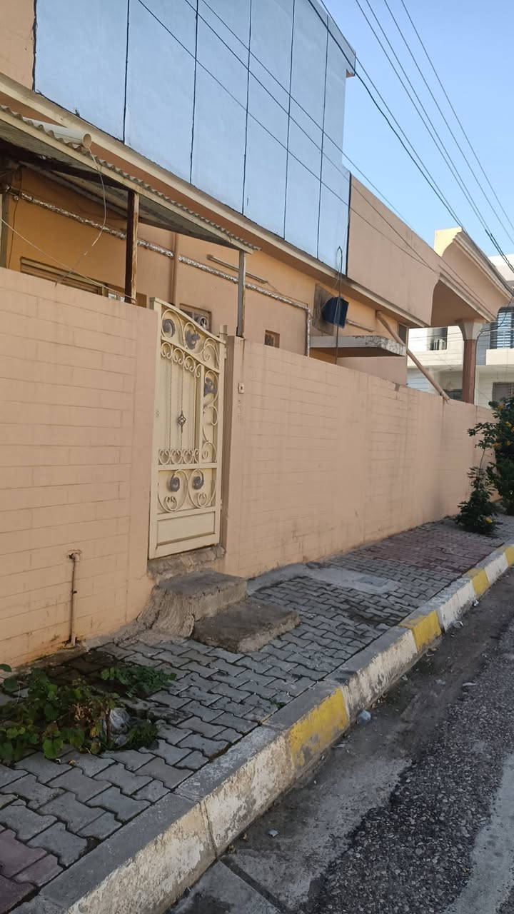 دار للبيع طابو صرف بأسم شخص واحد بسعر مناسب مساحة 203 متر ركن طابق واحد يتكون من غرفتين نوم وهول واستقبال وبيتونه كركوك 1اذار الفلكة الأولى قرب مسجد نورالهدى البيت فارغ تسليم المشتري مباشرة لمعرفةالتفاصيل الاتصال بالرقم***********
