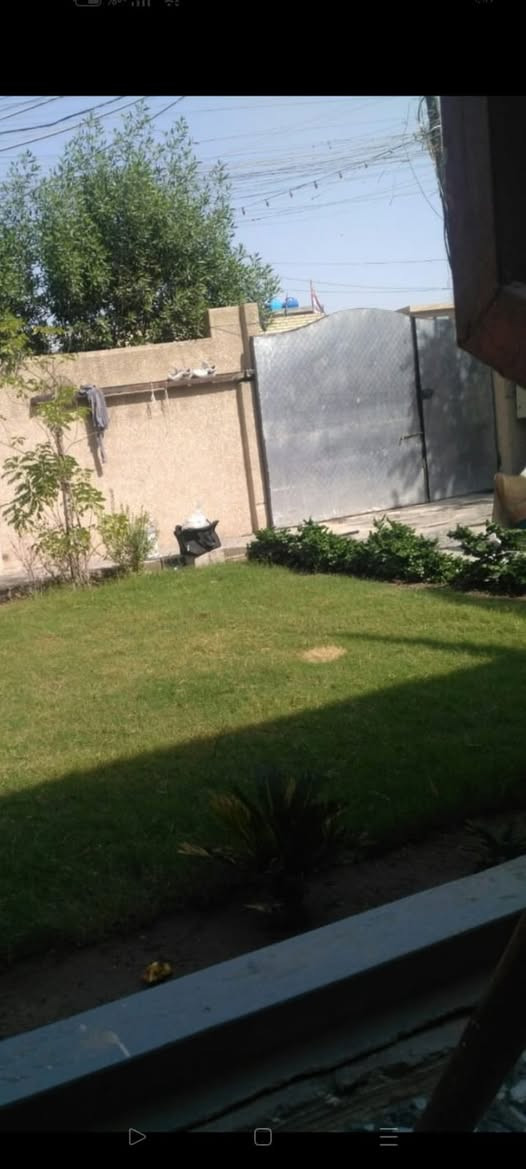 دار للايجار  260م طابقين البلديات في حي الرسول (الرفاق) مقابل الصحفيين يحتوي على 4 غرف واستقبال وصاله ومطبخ وخدمات وكراج وحديقة 
الايجار 750 الف 
الاتصال على الرقم 
*********** 
مكتب عقار
