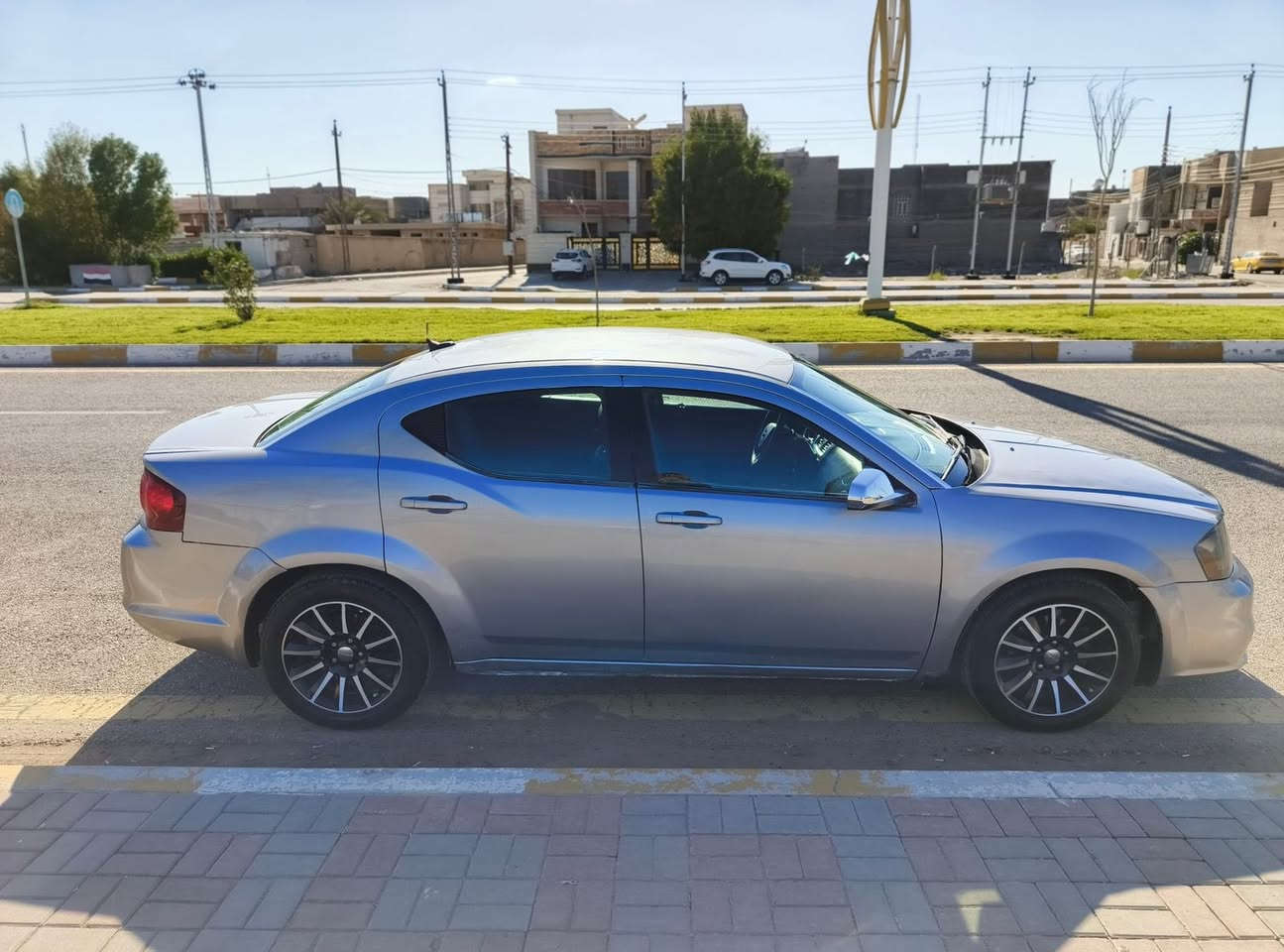 دودج أفنجر (2013) 🩶🔥
🇺🇸 الوارد: أمريكي

🚗 الوقود: بنزين + غاز
⚙️أوتوماتيك
🎨 اللون الخارجي: رصاصي أنيق
📏 المسافة المقطوعة: 202,084 كم

🛠️ الحالة العامة: حادثها جاملغ أمامي فقط + صبغ حزام للجمالية
🪪 الرقم: بغداد
📅 انتهاء السنوية: نهاية 2026
📺 شاشة عرض
🅿️ حساسات خلفية
📷 كاميرا رجوع
💡 لايت زنون عالي وناصي
🛞 تخم تاير + تخم ويل
⚡ أداء ممتاز واستهلاك اقتصادي

📮 السـعـر ✅ لايك و تعليق يصلك بالخاص 📩

مكان تواجد السيارة: الأنبار / الفلوجة
رقم صاحب السيارة: ***********
الصفحة مكلف بالنشر
